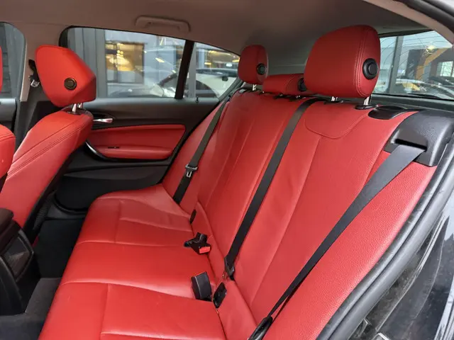 BMW 1 Serie 116i High Executive 2014 Benzine 11