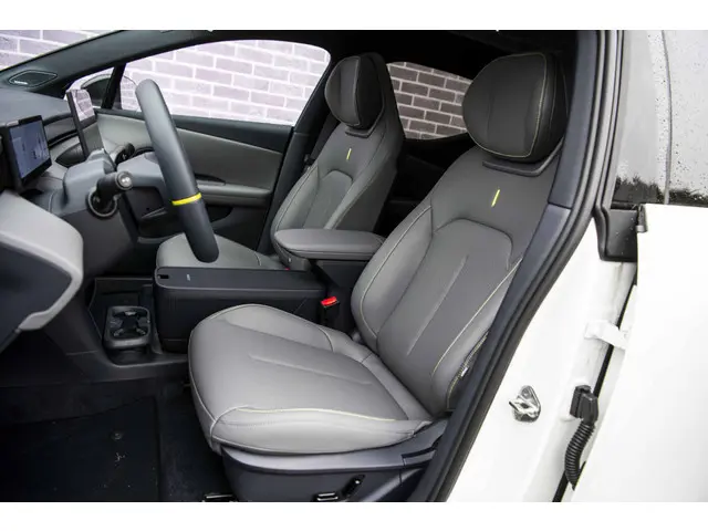 Lynk & Co 02 More 66 kWh 2025 Elektrisch 26