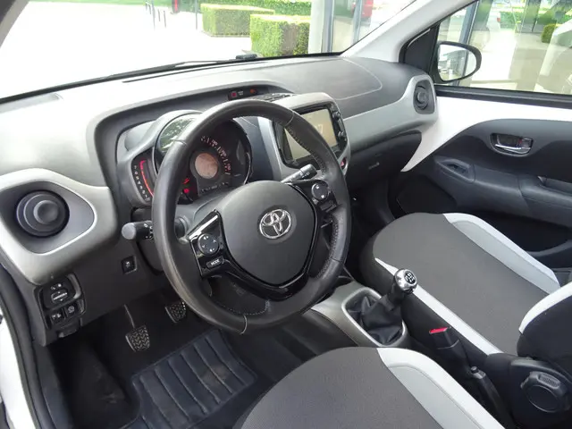 Toyota Aygo 1.0 VVT-i x-wave OPEN DAK 2016 Benzine 20
