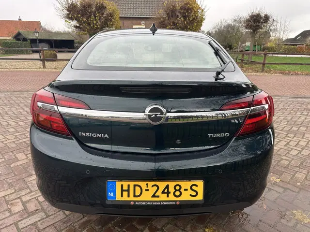 Opel Insignia 1.6 T Cosmo full options 2015 Benzine 7
