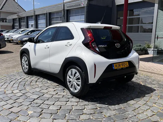 Toyota Aygo X 1.0 VVT-i MT Business 2024 Benzine 3