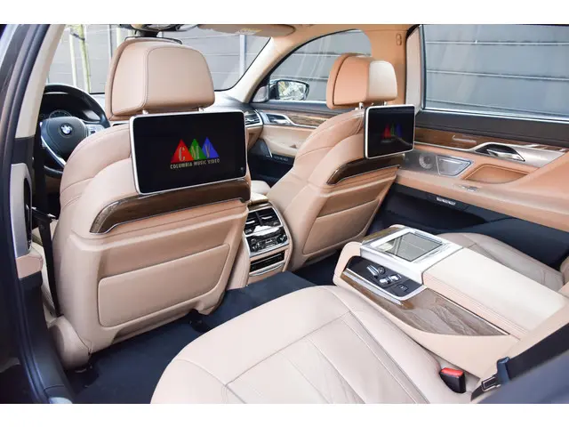BMW 7 Serie 740Li High Executive 2015 Benzine 17