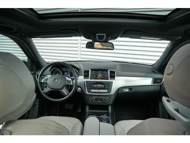 Mercedes-Benz M-Klasse 2