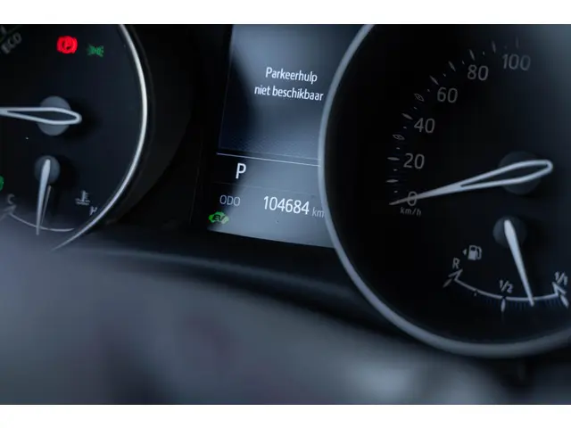 Toyota C-HR 2.0 Hybrid Bi-Tone 2020 Hybride Benzine 31