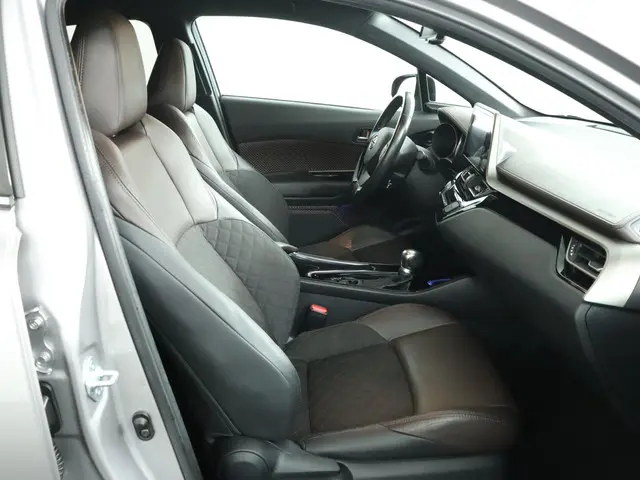 Toyota C-HR 1.8 Hybrid Executive 2017 Hybride Benzine 22