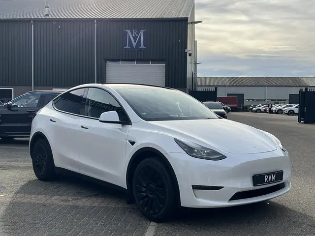 Tesla Model Y Long Range AWD 75 kWh 2022 Elektrisch 3