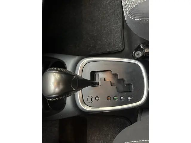 Toyota Yaris 1.5 Hybrid Comfort 2015 Hybride Benzine 29