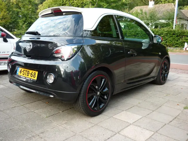 Opel ADAM 1.4 Slam,airco,halfleder,17inch,nap. 2013 Benzine 12