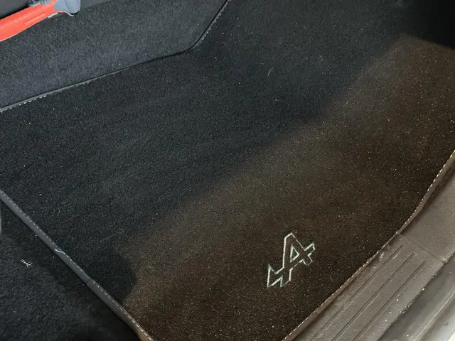 Renault Clio 1.0 TCe 90 GPF esprit Alpine 2025 Benzine 31