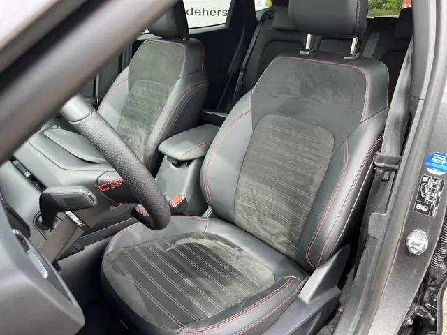 Ford Kuga 2.5 PHEV ST-Line X 2024 Hybride Benzine 14