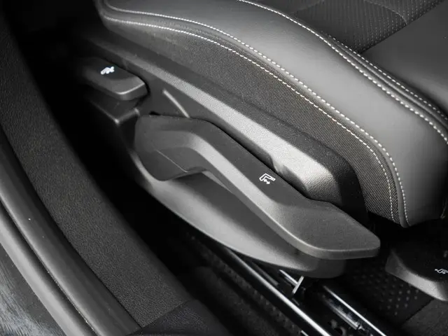 BMW 1 Serie 120 2025 Benzine 17