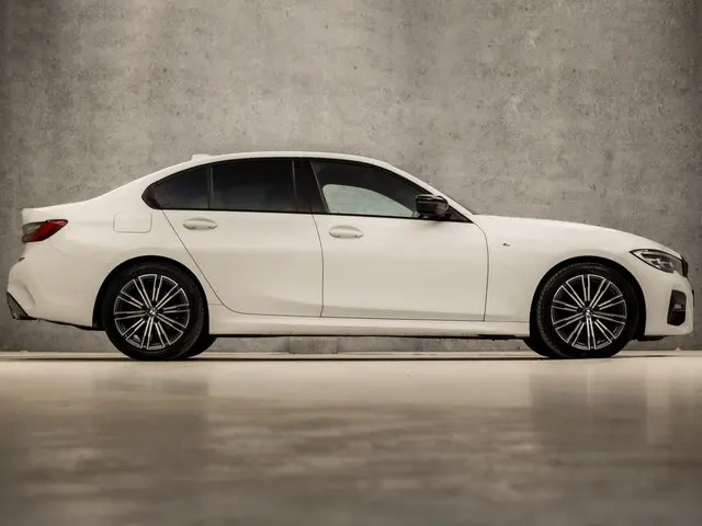 BMW 3 Serie 320i M Sport 2020 Benzine 4
