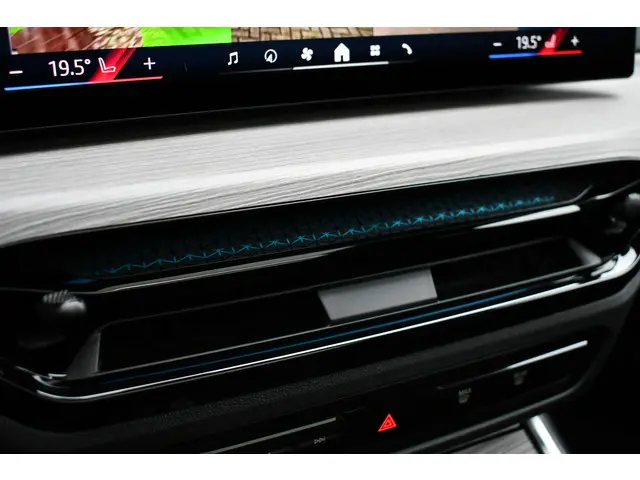 BMW 3 Serie Touring 330e M-Sport 2025 Hybride Benzine 70