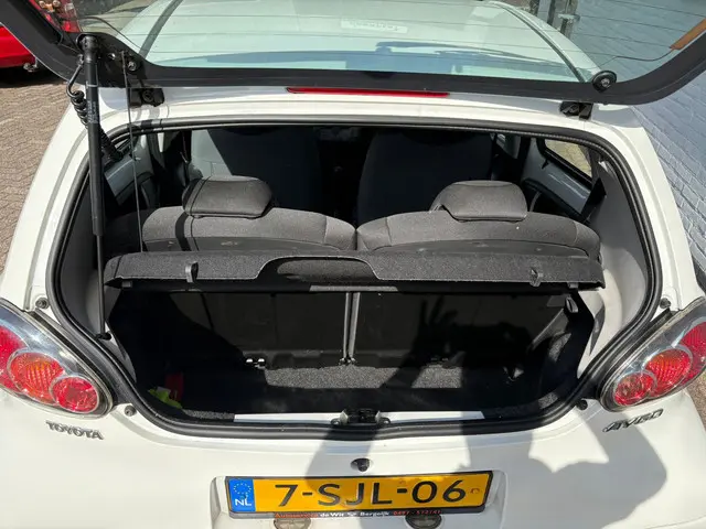 Toyota Aygo 1.0 VVT-i Now 2013 Benzine 9