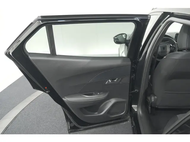 Peugeot 2008 1.2 Hybrid 145 Allure 2025 Hybride Benzine 70