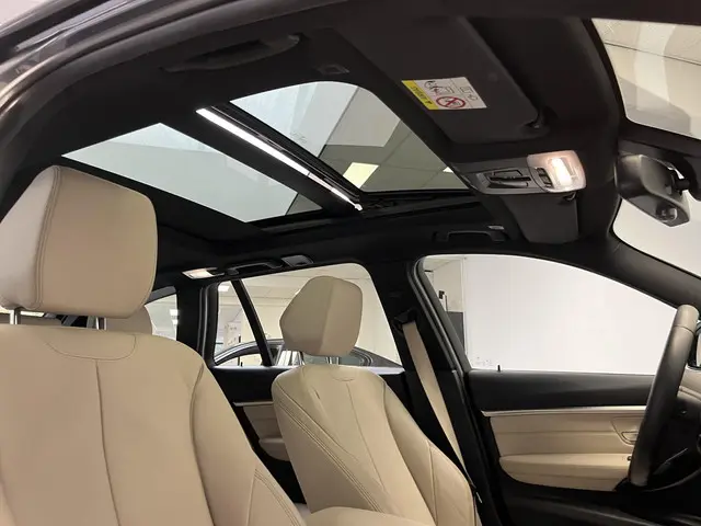 BMW 3 Serie Touring 330i M Sport Edition 2018 Benzine 16