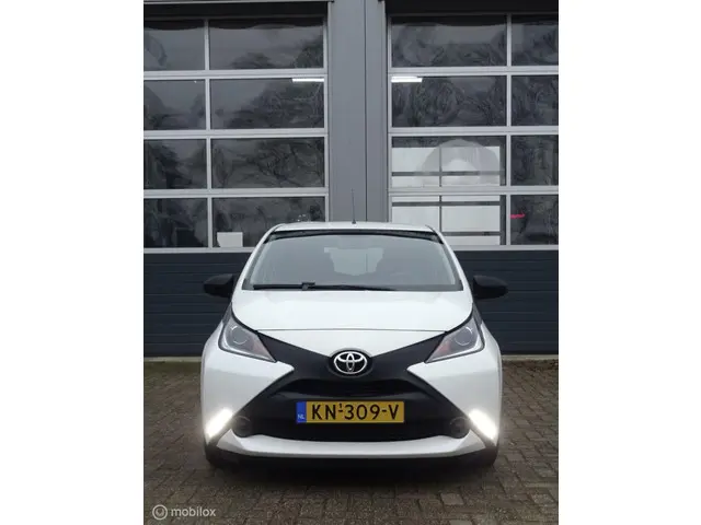 Toyota Aygo 1.0 VVT-i x CRUISE CONTROL|AIRCO 2016 Benzine 2