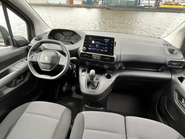 Peugeot Partner bestel 1.5 BlueHDI Asphalt 2019 Diesel 21