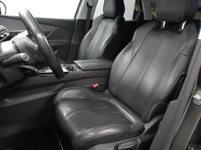 Peugeot 3008 1.2 PureTech Allure- 2018 Benzine 22