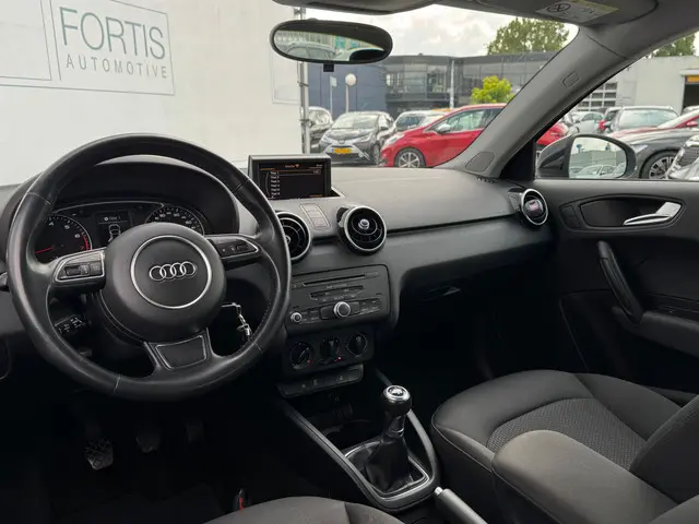 Audi A1 Sportback 1.2 TFSI Admired 2015 Benzine 3
