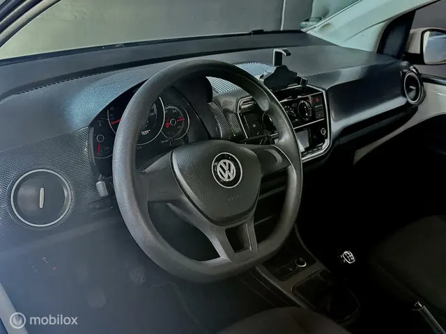 Volkswagen up! 3