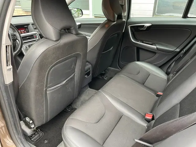 Volvo V60 Cross Country 2.0 T5 Nordic+ 2017 Benzine 12