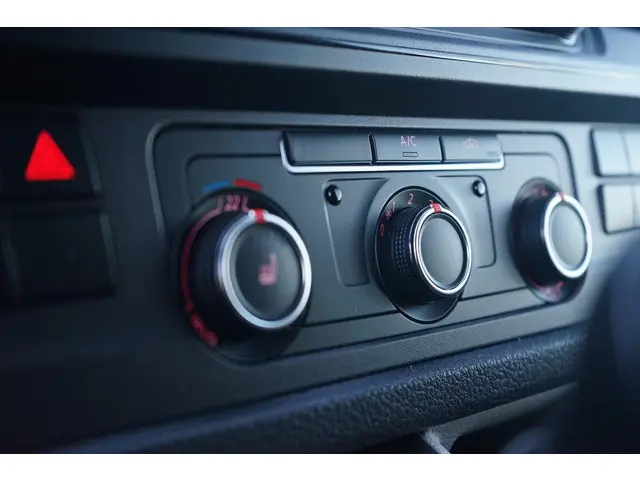 Volkswagen Transporter 2.0 TDI 2018 Diesel 13