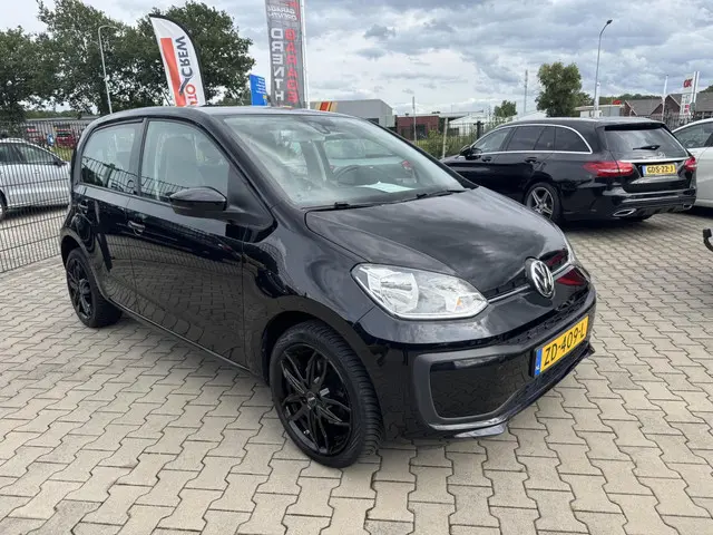 Volkswagen up! 1.0 BMT move up! 2019 Benzine 12