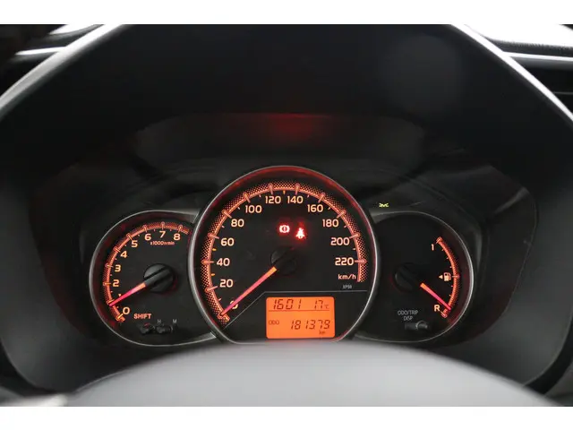 Toyota Yaris 1.3 VVT-i Dynamic 2017 Benzine 6