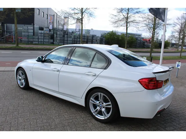 BMW 3 Serie 316i Executive 2015 Benzine 8