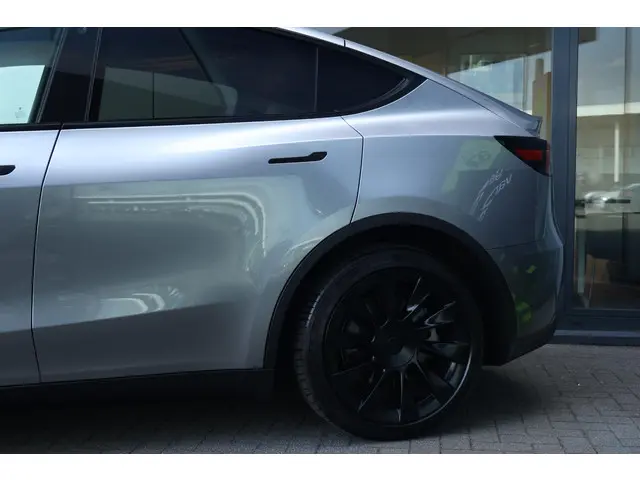 Tesla Model Y Long Range AWD 75 kWh 2023 Elektrisch 6