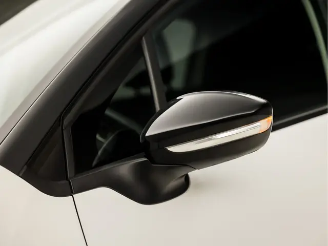 Citroën C3 1.2 PureTech Shine Sport 2018 Benzine 27