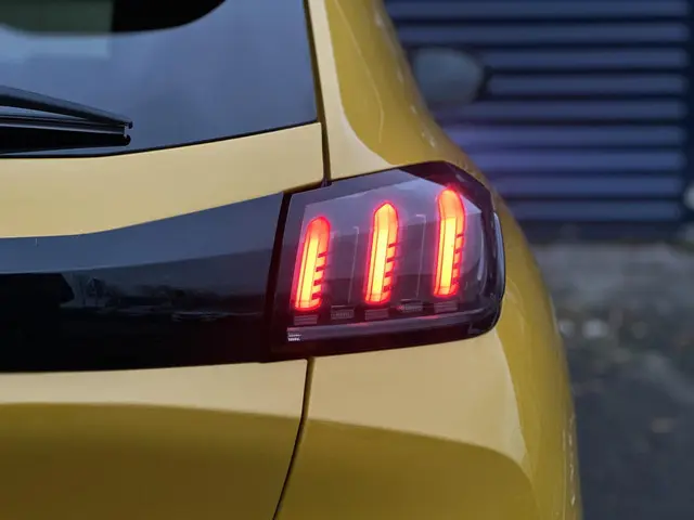 Peugeot 208 1.2 PureTech 130pk Allure Pack 2022 Benzine 8