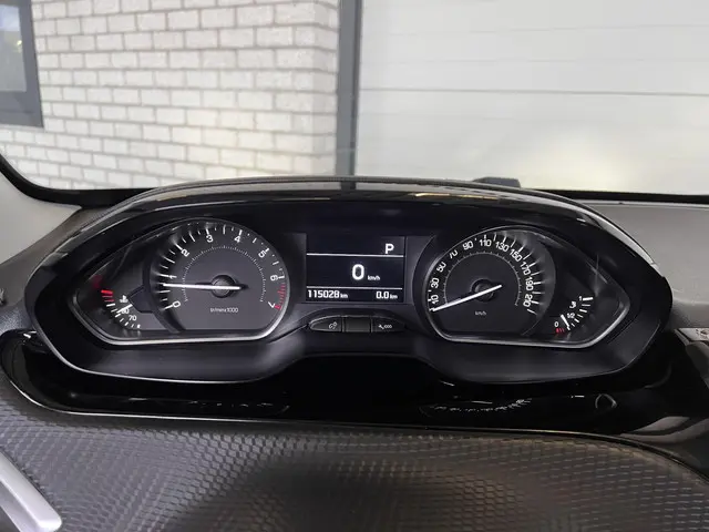 Peugeot 208 1.2 PureTech Allure 2018 Benzine 8