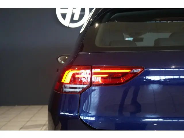 Volkswagen Golf 1.0 TSI Golf 2021 Benzine 33