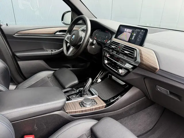 BMW X3 xDrive20i M-sport / pano / HUD / tr.hk / H&K 2020 Benzine 34