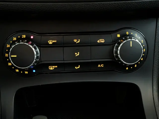 Mercedes-Benz B-Klasse 200 2012 Benzine 19