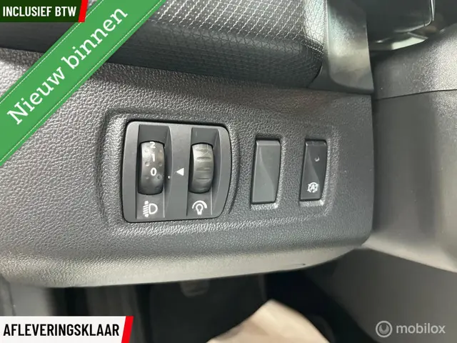 Renault Clio Estate 0.9 TCe Limited 2018 Benzine 26