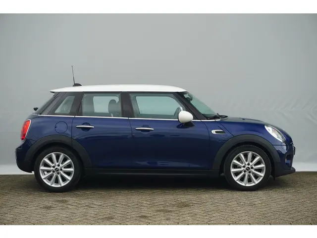 MINI 5-Deurs Cooper 2017 Benzine 3