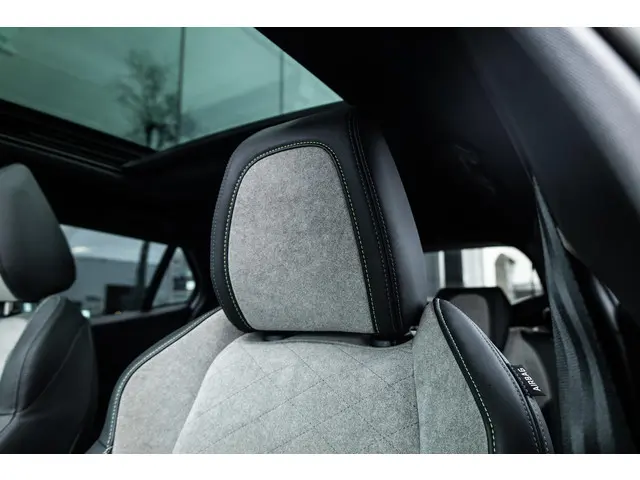 Peugeot e-2008 EV GT Première 50 kWh 2020 Elektrisch 19