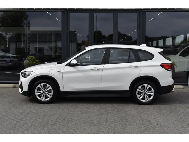 BMW X1 xDrive25e 2022 Hybride Benzine 3