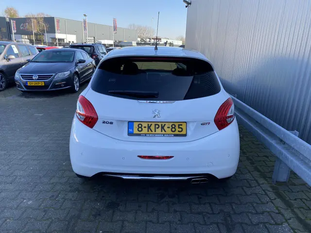 Peugeot 208 1.6 THP GTi 2013 Benzine 8