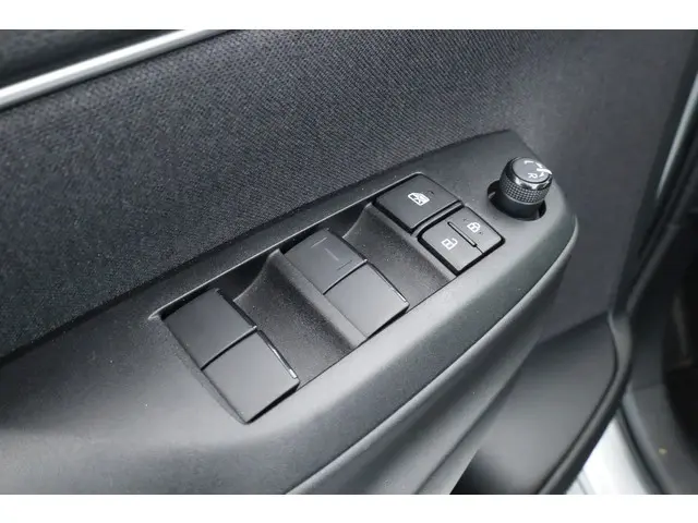 Toyota Yaris 1.5 VVT-i Dynamic 2023 Benzine 7