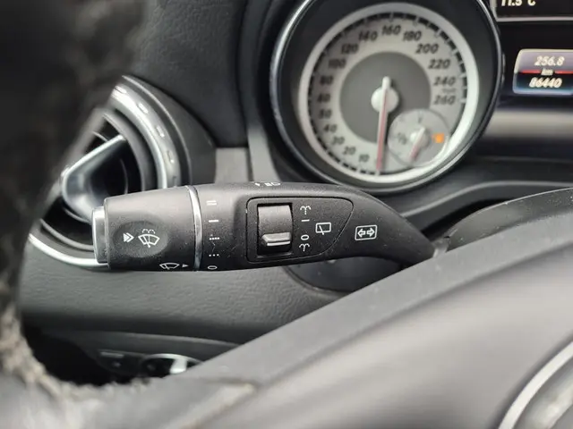 Mercedes-Benz GLA 200 Ambition 2015 Benzine 12