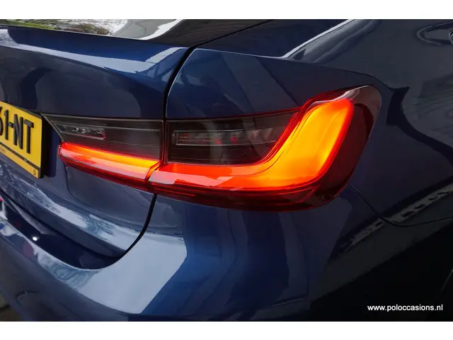 BMW 3 Serie 318i 2021 Benzine 31