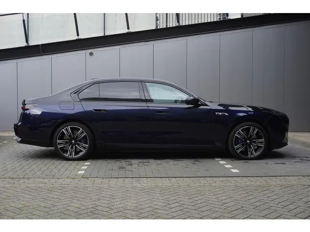 BMW 7 Serie M760e xDrive 2023 Hybride Benzine 4