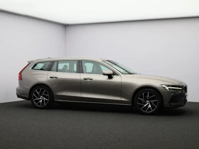 Volvo V60 2.0 T4 Momentum Pro 2020 Benzine 33