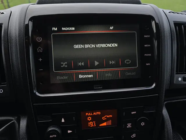 Peugeot Boxer 2.2 BlueHDi L2 H2 3.5T 2023 Diesel 28