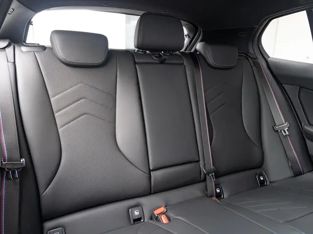 BMW 1 Serie 120 2025 Benzine 11