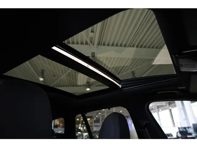 BMW 3 Serie Touring 330e 2024 Hybride Benzine 26